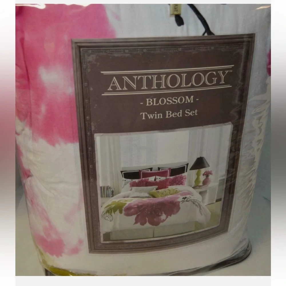 Twin Floral Pink and White Bedding Set